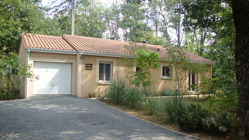 Voorgevel van Les Acacias